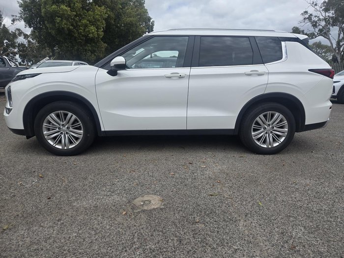 2024 Mitsubishi Outlander LS