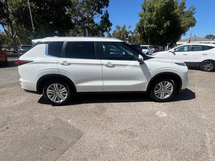 2024 Mitsubishi Outlander LS