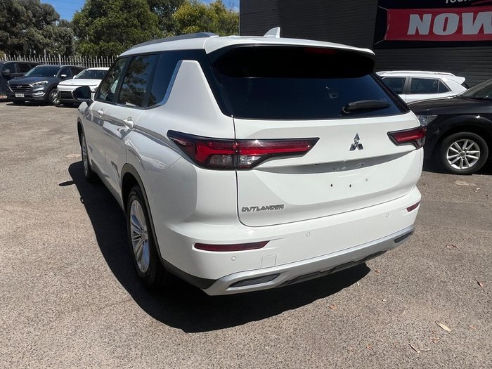 2024 Mitsubishi Outlander LS