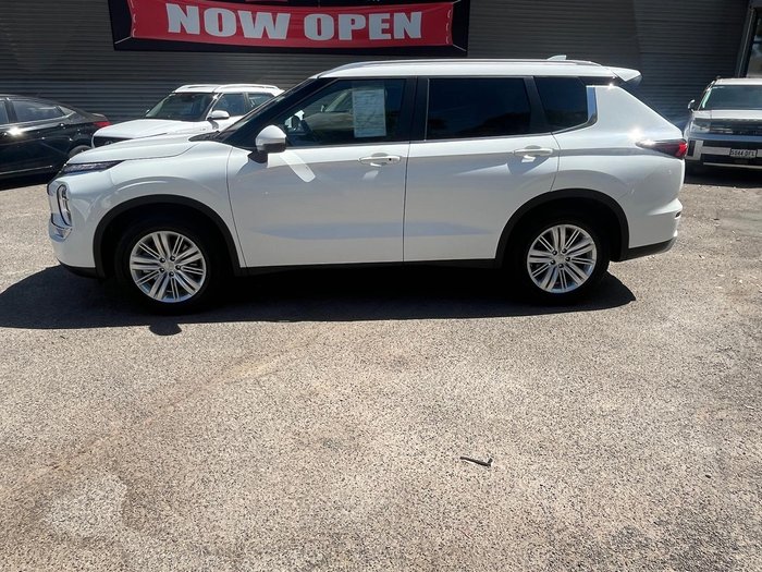 2024 Mitsubishi Outlander LS