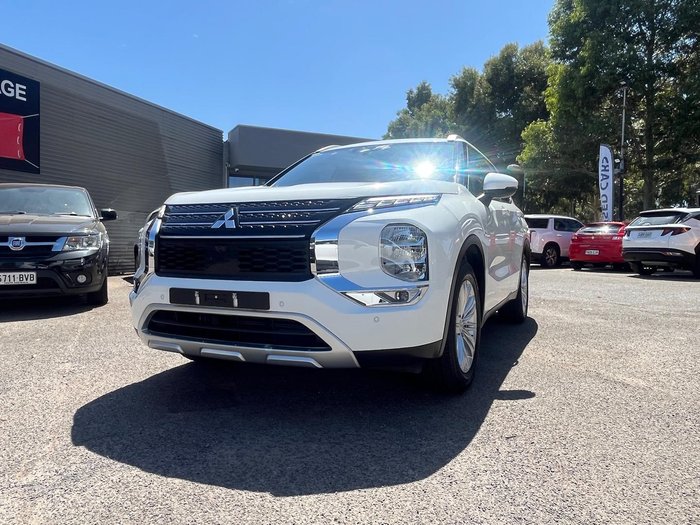 2024 Mitsubishi Outlander LS