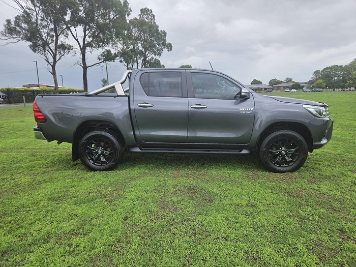 2017 Toyota Hilux SR5