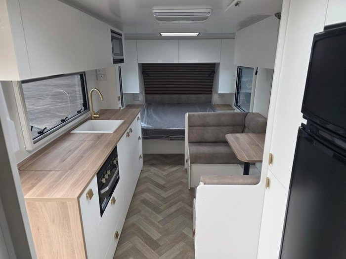 2025 New Age Caravans Manta Ray Mr19er
