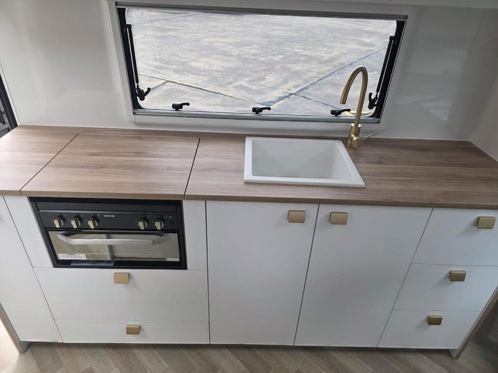 2025 New Age Caravans Manta Ray Mr19er