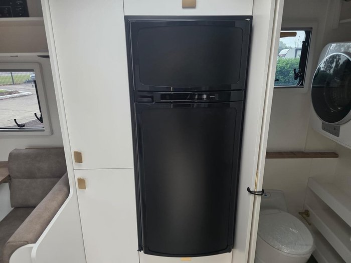 2025 New Age Caravans Manta Ray Mr19er