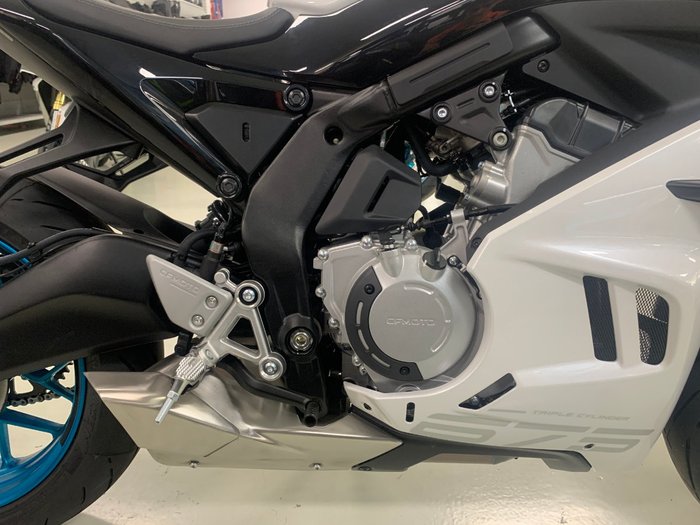 2025 CFMOTO 675 SR-R White