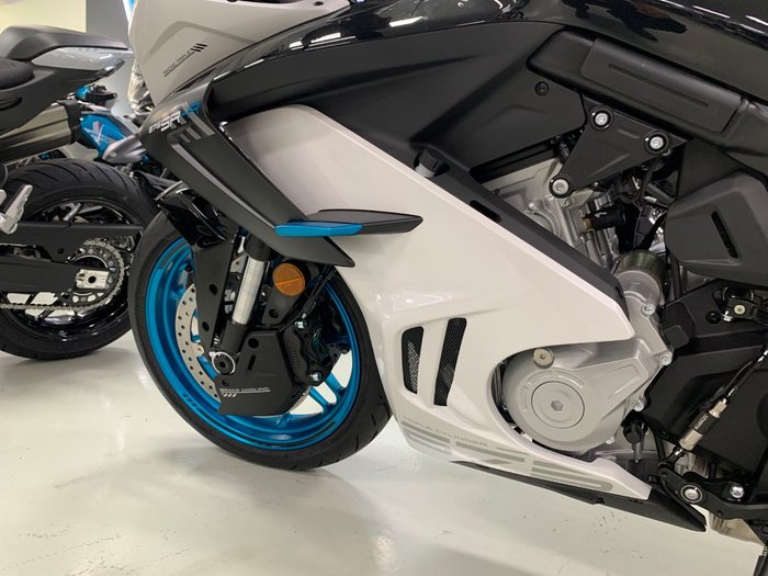 2025 CFMOTO 675 SR-R White