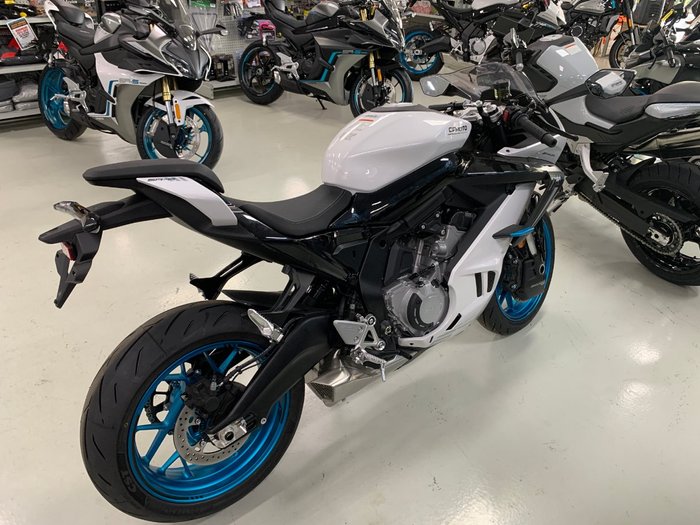 2025 CFMOTO 675 SR-R White