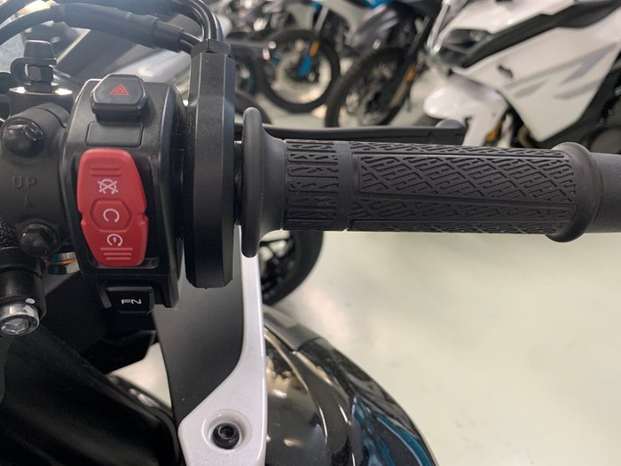 2025 CFMOTO 675 SR-R White