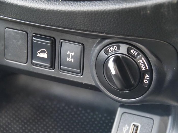 2022 Nissan Navara SL