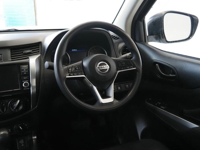 2022 Nissan Navara SL