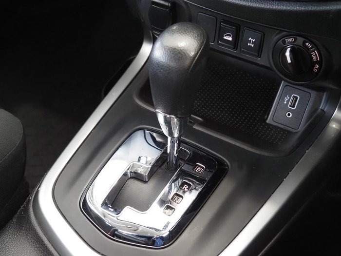 2022 Nissan Navara SL