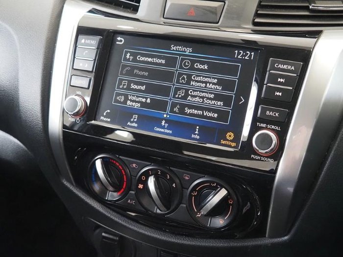 2022 Nissan Navara SL