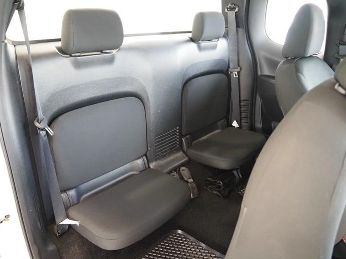 2022 Nissan Navara SL