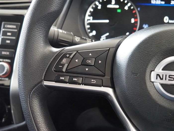 2022 Nissan Navara SL