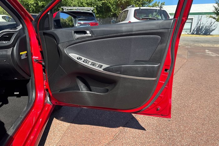 2016 Hyundai Accent Active