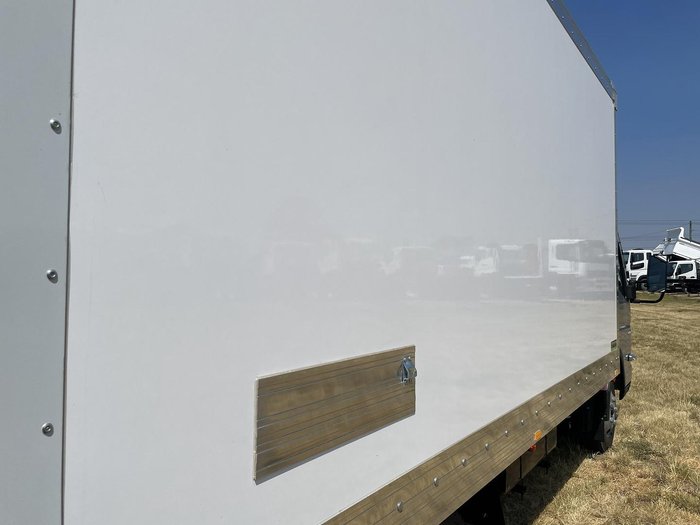 2025 Fuso Canter 515