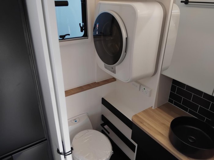 2025 New Age Caravans My26 Manta Ray Couples Expedition Brand New Layout