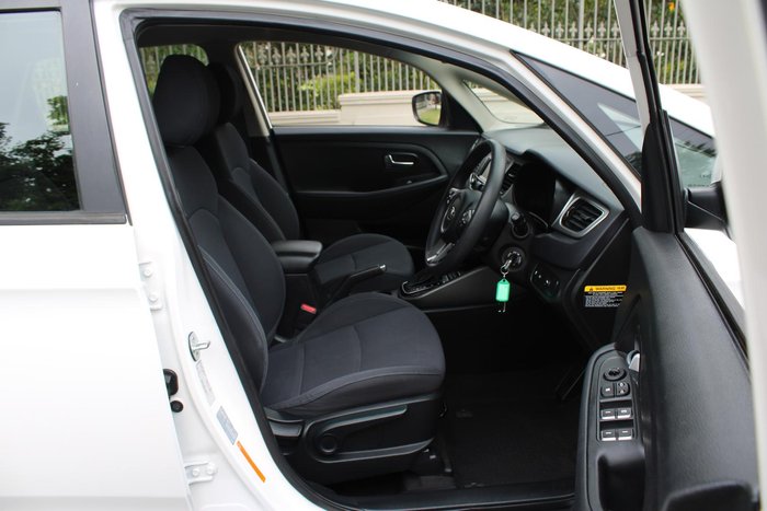 2018 Kia Rondo S RP MY18 Clear White