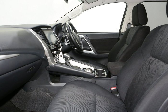 2023 Mitsubishi Pajero Sport GLS