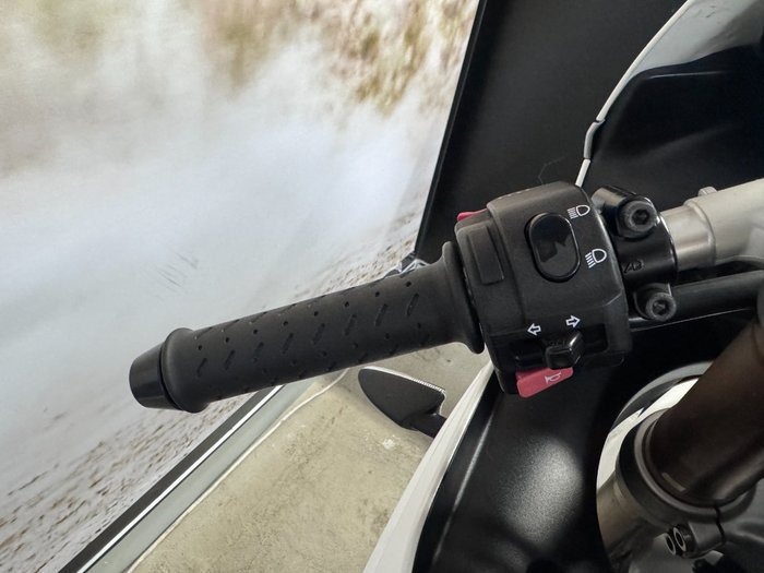 2013 Triumph DAYTONA 675 WHITE