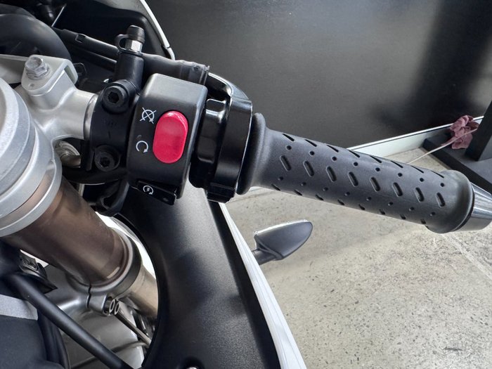 2013 Triumph DAYTONA 675 WHITE