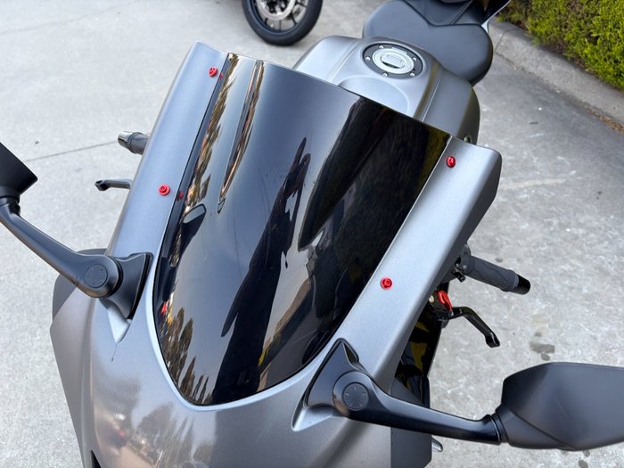 2024 Yamaha YZF-R7LA Grey