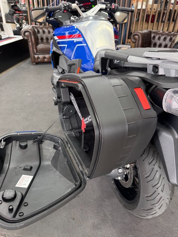 2025 BMW Motorrad R 1300 RT IMPULSE RACINGBLUE METALLIC