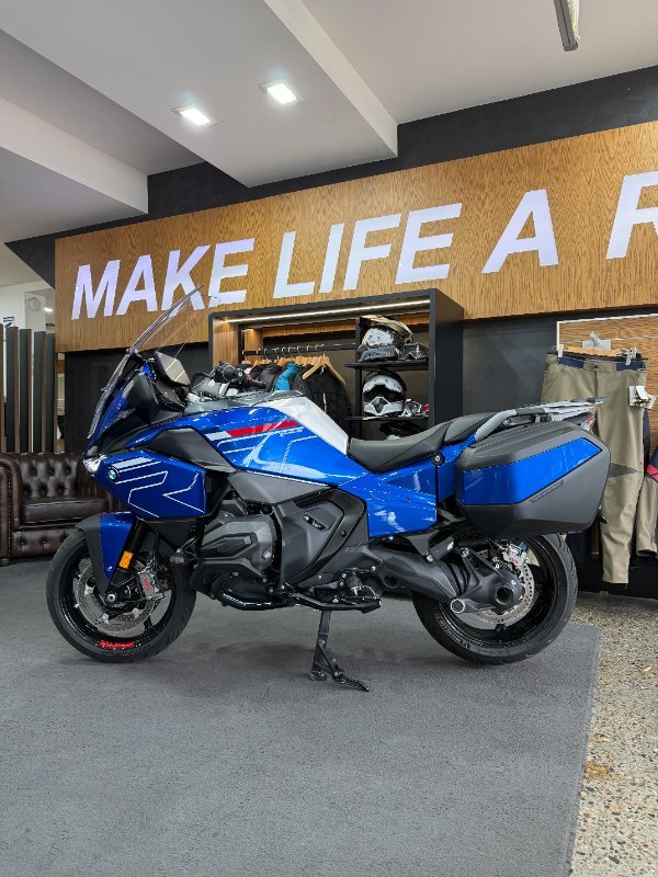 2025 BMW Motorrad R 1300 RT IMPULSE RACINGBLUE METALLIC