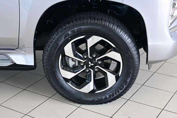 2025 Mitsubishi Pajero Sport GLS