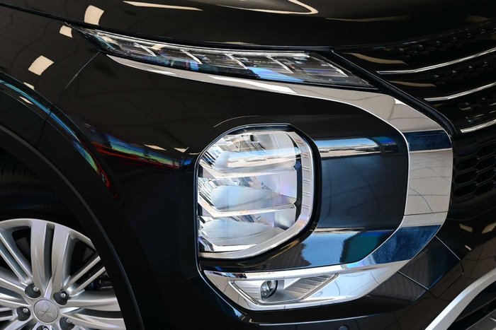 2025 Mitsubishi Outlander LS