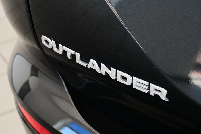 2025 Mitsubishi Outlander LS