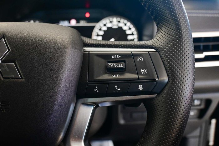 2025 Mitsubishi Outlander LS