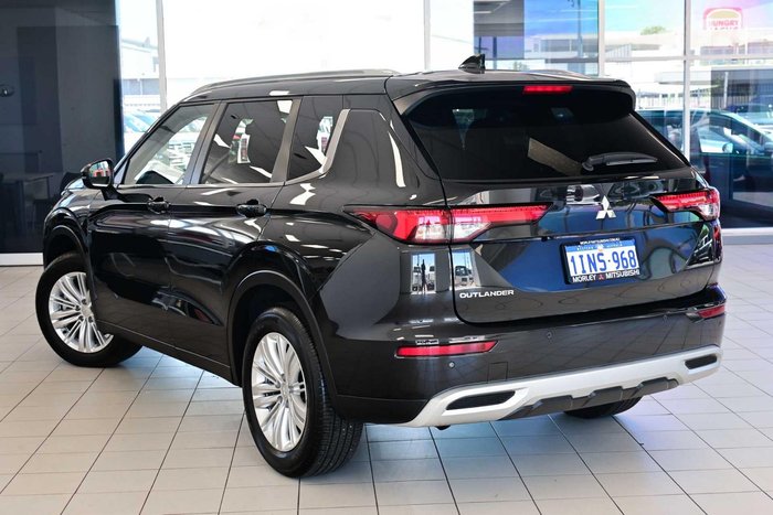 2025 Mitsubishi Outlander LS