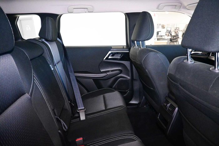 2025 Mitsubishi Outlander LS