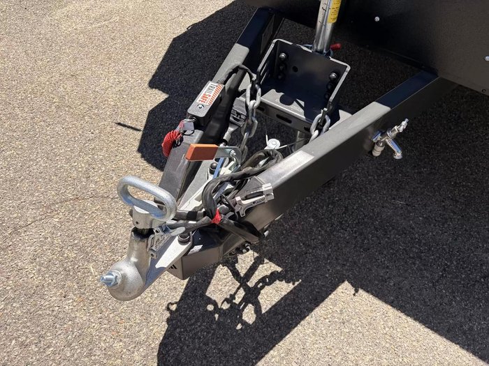 2026 Crusader My25 Musketeer Camelot