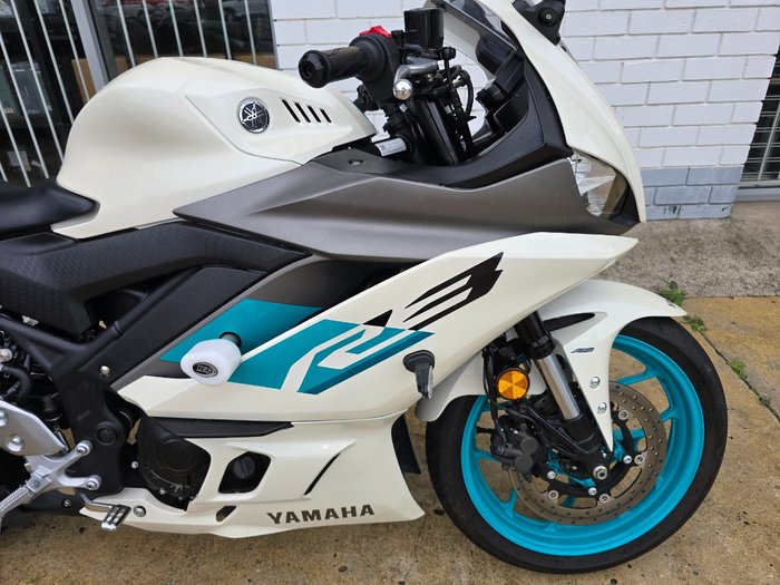 2023 YAMAHA YZF-R3 White