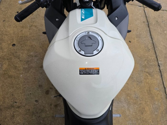 2023 YAMAHA YZF-R3 White