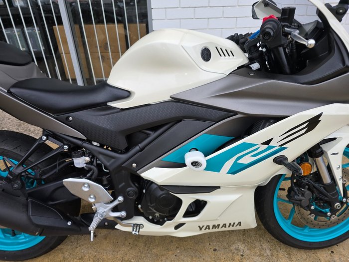 2023 YAMAHA YZF-R3 White