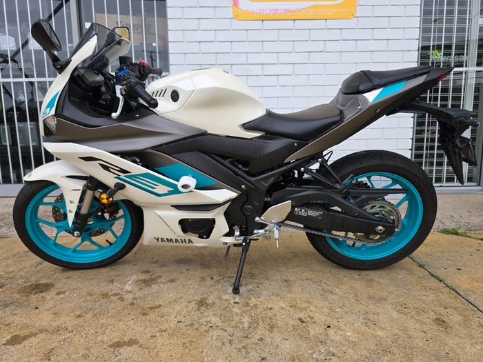 2023 YAMAHA YZF-R3 White