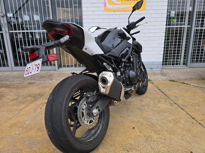 2026 Kawasaki Z900 (ZR900STFNN) White