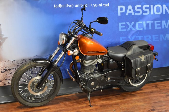 2017 Suzuki BOULEVARD S40 (LS650B) Orange