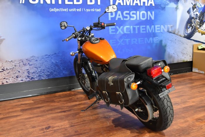 2017 Suzuki BOULEVARD S40 (LS650B) Orange