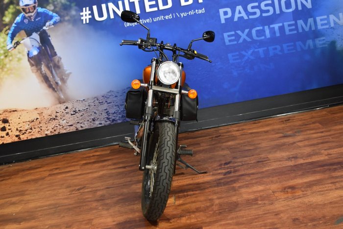 2017 Suzuki BOULEVARD S40 (LS650B) Orange