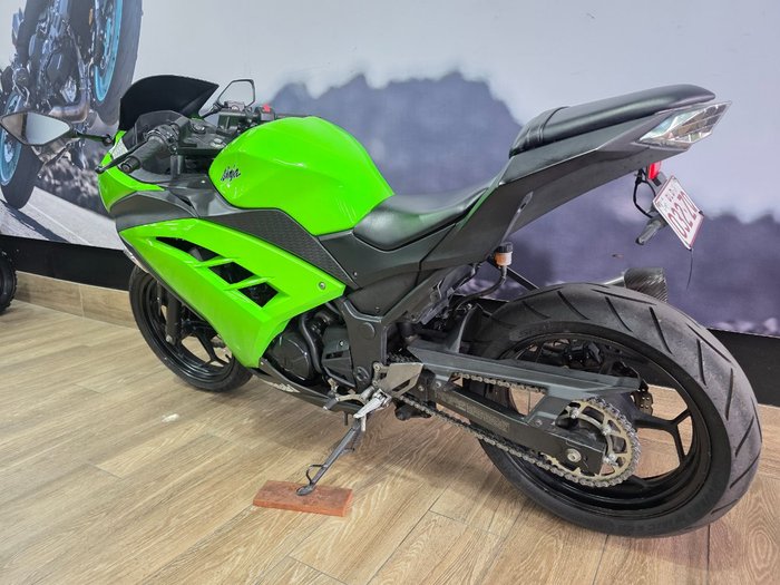 2014 Kawasaki NINJA 300 GREEN