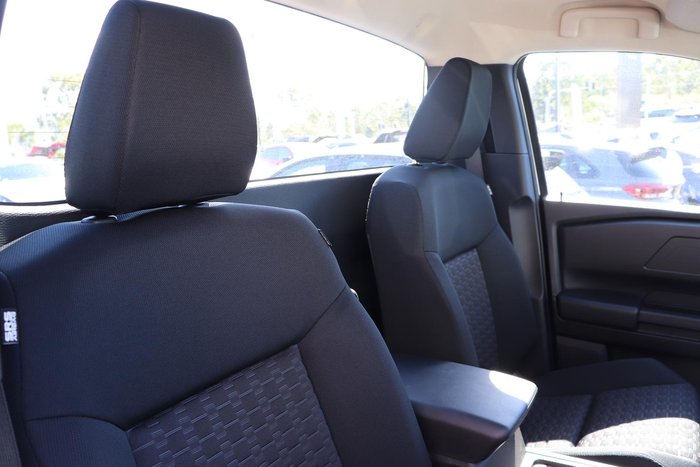 2025 Mitsubishi Triton GLX