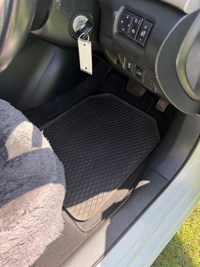 2012 Nissan Pulsar ST-L