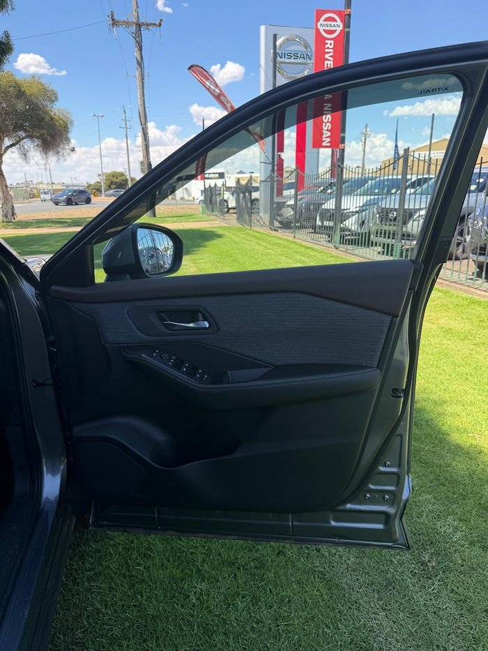 2025 Nissan X-TRAIL ST