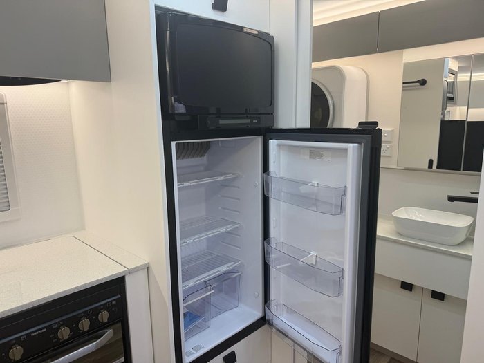 2025 New Age Caravans Manta Ray Mr16er Escape