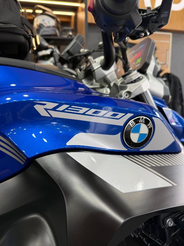 2025 BMW Motorrad R 1300 R EXCLUSIVE RACINGBLUE METALLIC